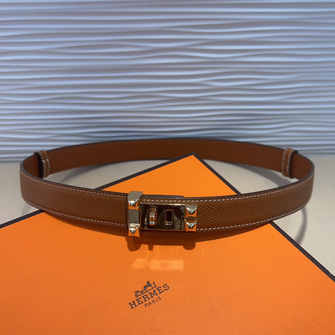 kelly一直是时尚圈的热宠元素，各路达人都很爱！全套标配包装齐全，这货目前市面连个仿货的影子都木有‼️