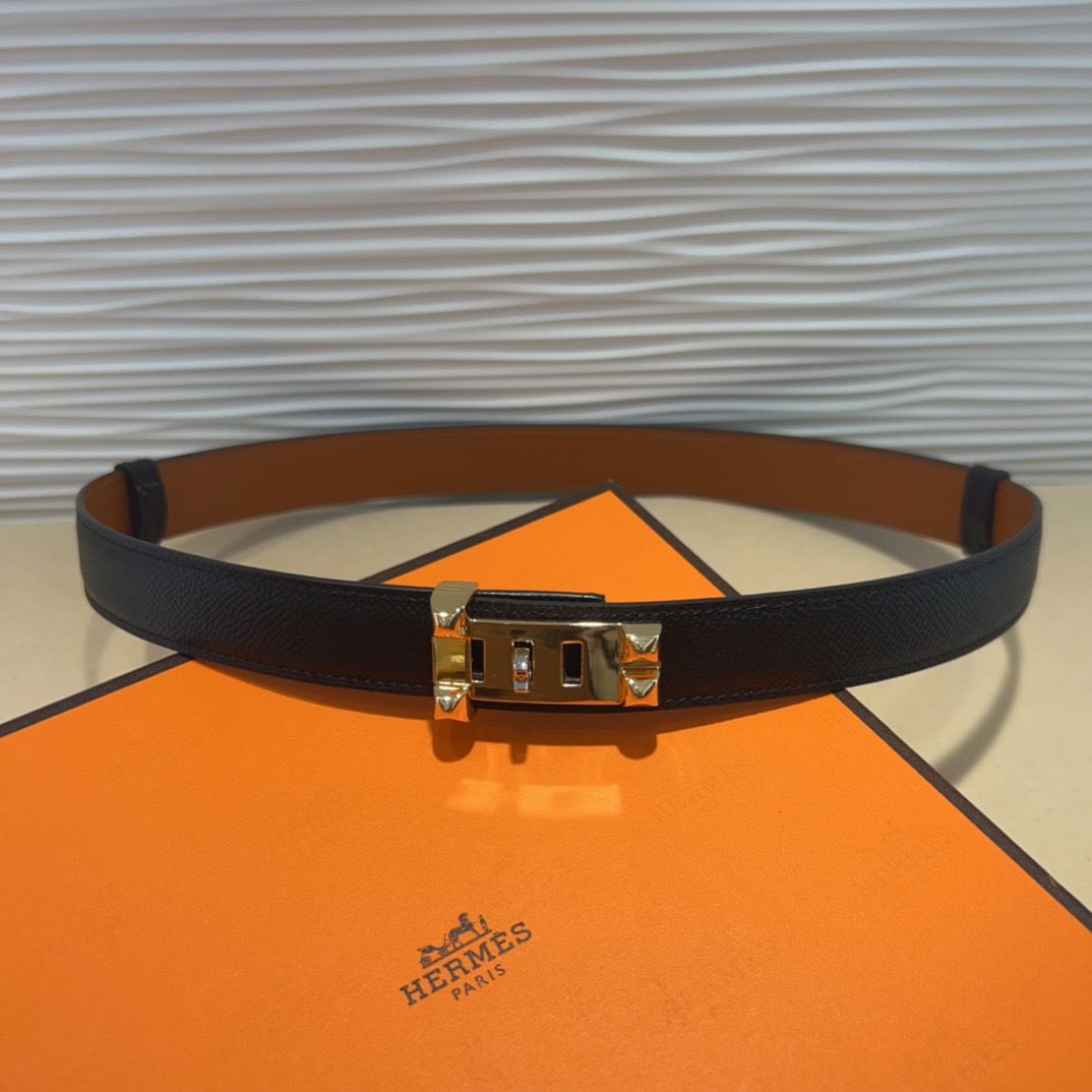 !kelly一直是时尚圈的热宠元素，各路达人都很爱！全套标配包装齐全，这货目前市面连个仿货的影子都木有‼