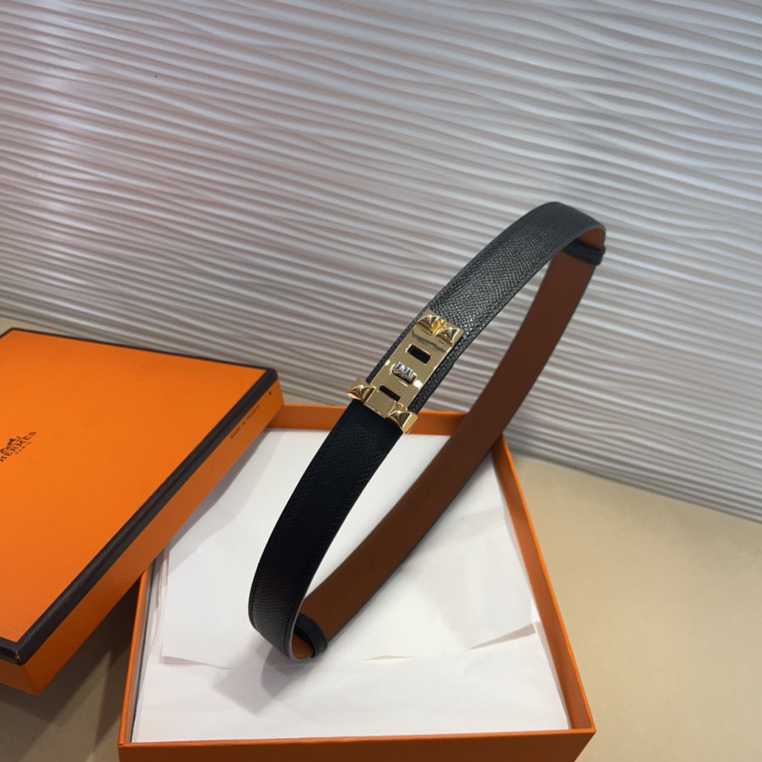 !kelly一直是时尚圈的热宠元素，各路达人都很爱！全套标配包装齐全，这货目前市面连个仿货的影子都木有‼