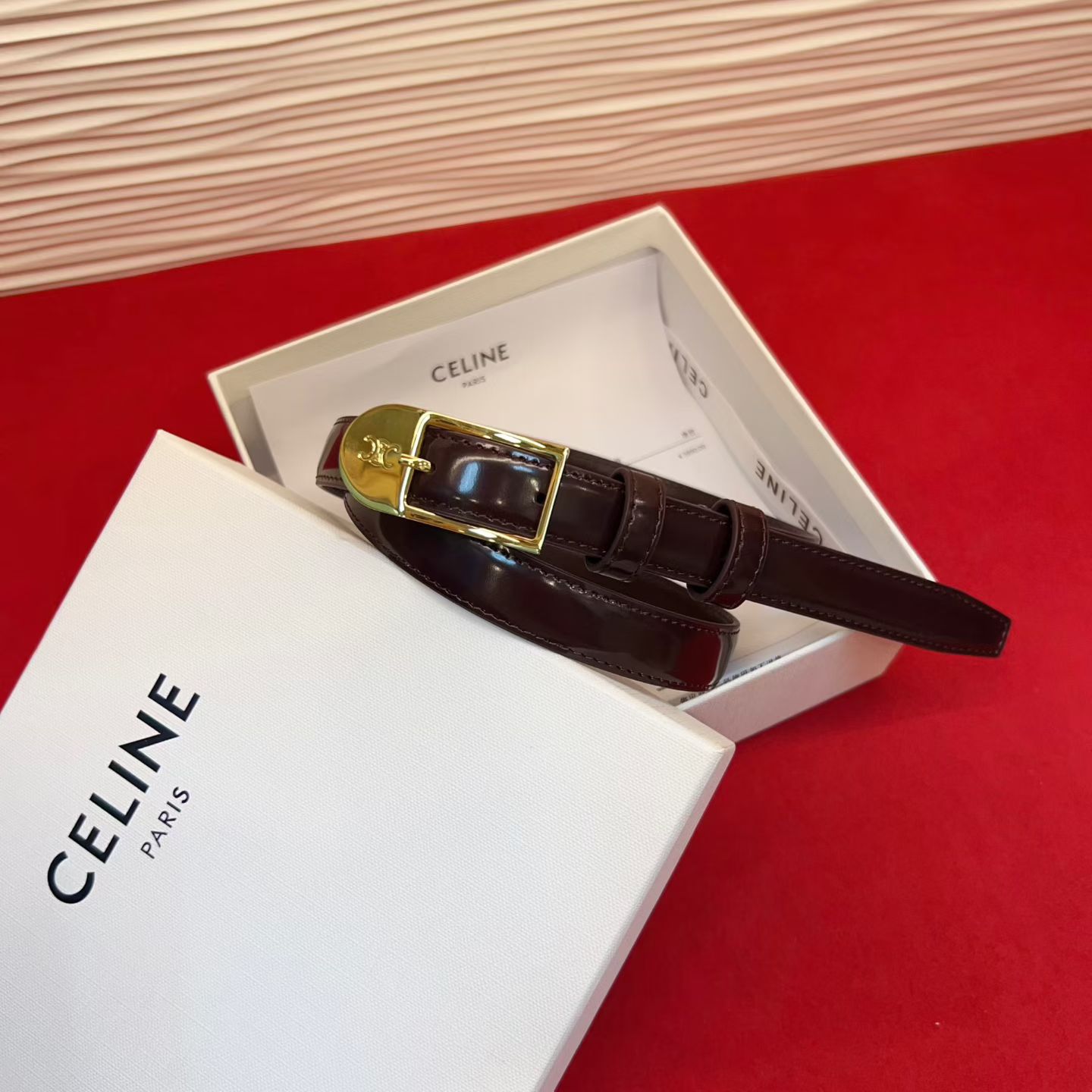 赛琳女装原单新款宽度:1.8cm精品凯旋门铜扣，正品复刻进口精选优质头层小牛皮，全粒面小牛皮，正版烫金l