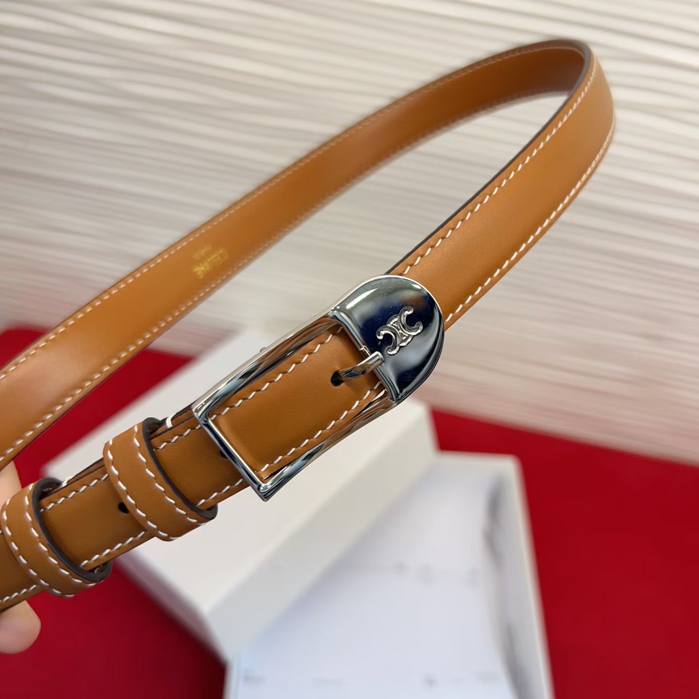 赛琳女装原单新款宽度:1.8cm精品凯旋门铜扣，正品复刻进口精选优质头层小牛皮，全粒面小牛皮，正版烫金l