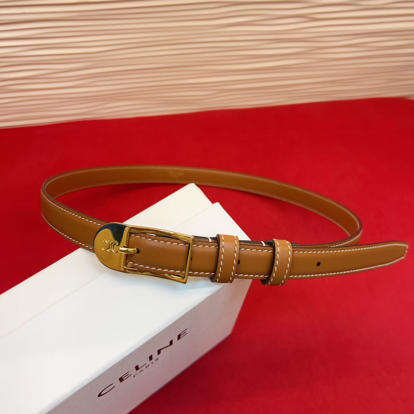 赛琳女装原单新款宽度:1.8cm精品凯旋门铜扣，正品复刻进口精选优质头层小牛皮，全粒面小牛皮，正版烫金l