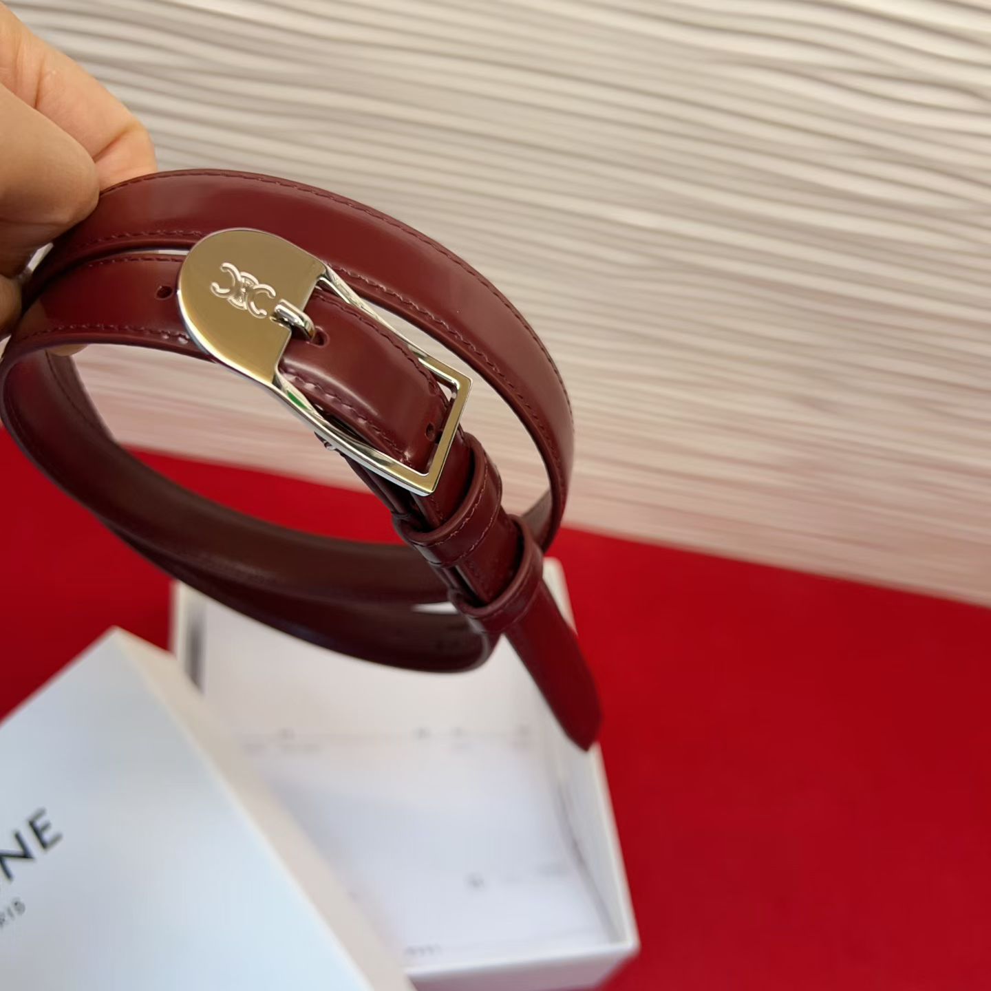 赛琳女装原单新款宽度:1.8cm精品凯旋门铜扣，正品复刻进口精选优质头层小牛皮，全粒面小牛皮，正版烫金l