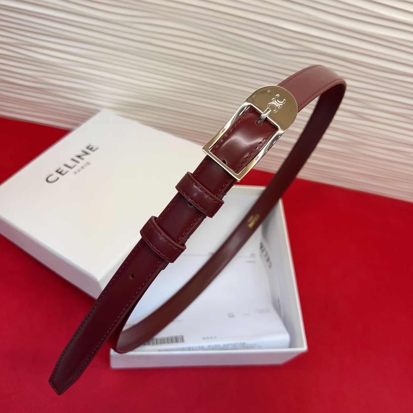 赛琳女装原单新款宽度:1.8cm精品凯旋门铜扣，正品复刻进口精选优质头层小牛皮，全粒面小牛皮，正版烫金l