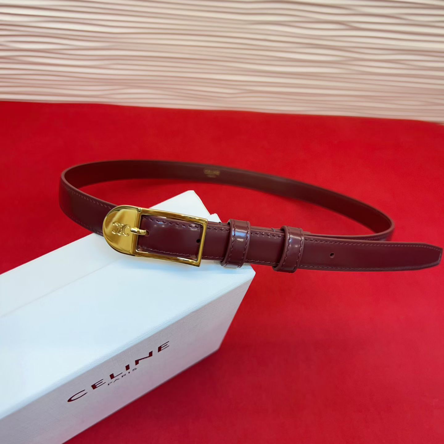 赛琳女装原单新款宽度:1.8cm精品凯旋门铜扣，正品复刻进口精选优质头层小牛皮，全粒面小牛皮，正版烫金l