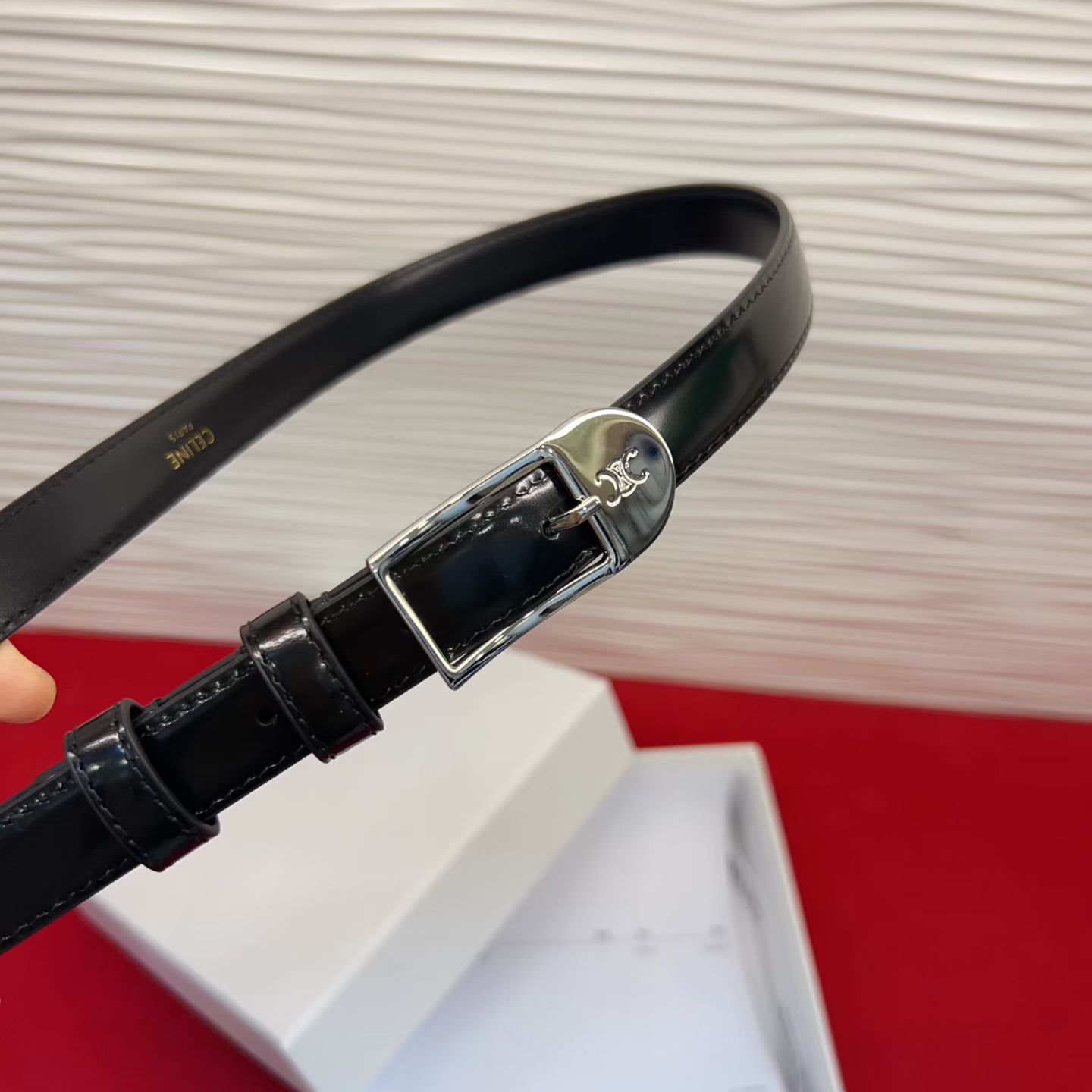 赛琳女装原单新款宽度:1.8cm精品凯旋门铜扣，正品复刻进口精选优质头层小牛皮，全粒面小牛皮，正版烫金l