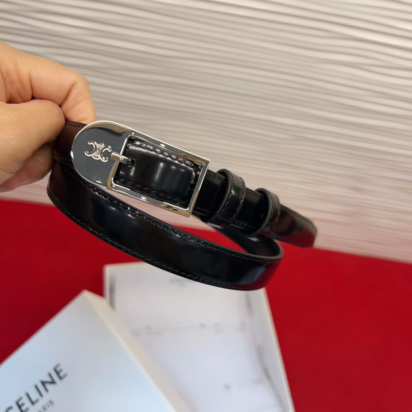 赛琳女装原单新款宽度:1.8cm精品凯旋门铜扣，正品复刻进口精选优质头层小牛皮，全粒面小牛皮，正版烫金l