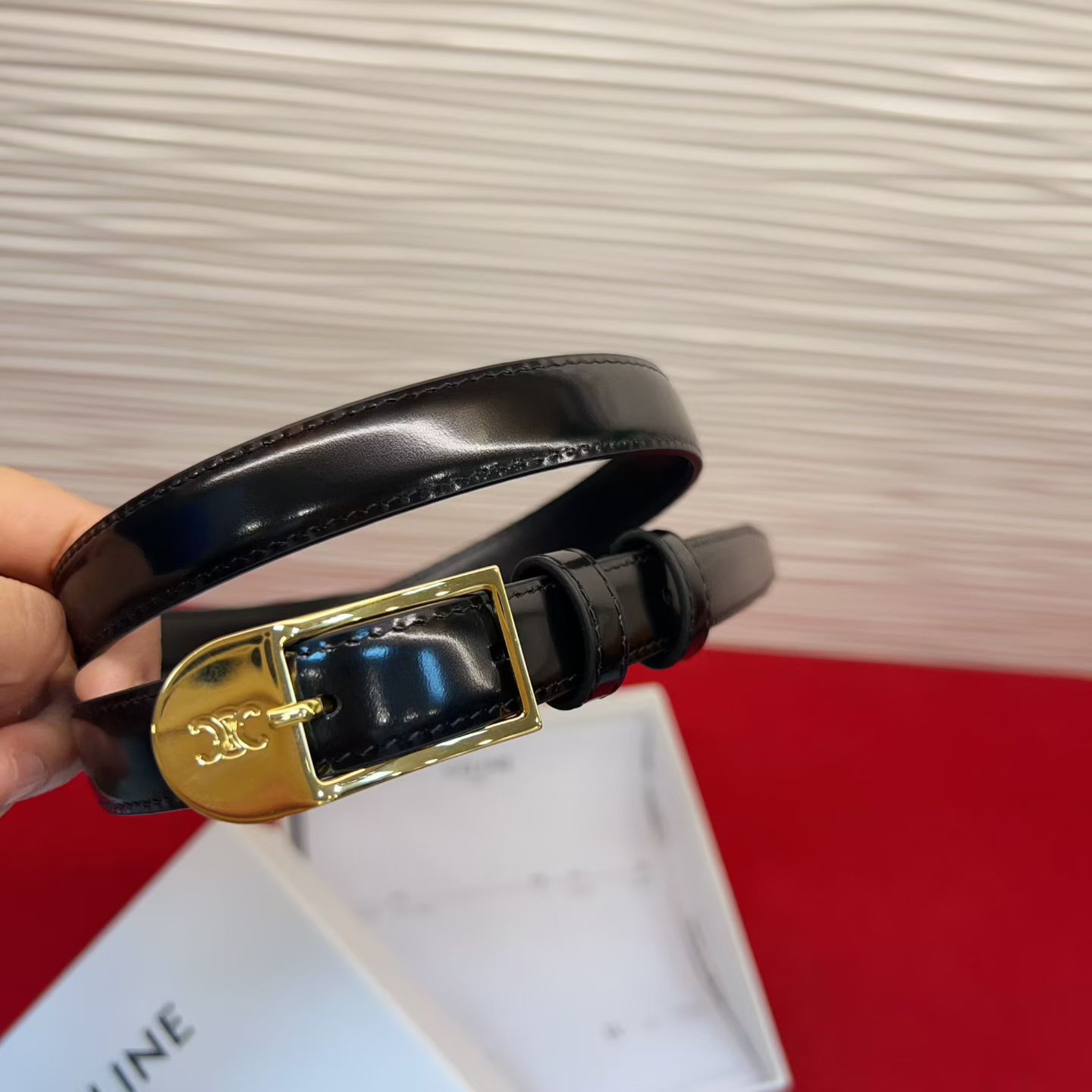 赛琳女装原单新款宽度:1.8cm精品凯旋门铜扣，正品复刻进口精选优质头层小牛皮，全粒面小牛皮，正版烫金l