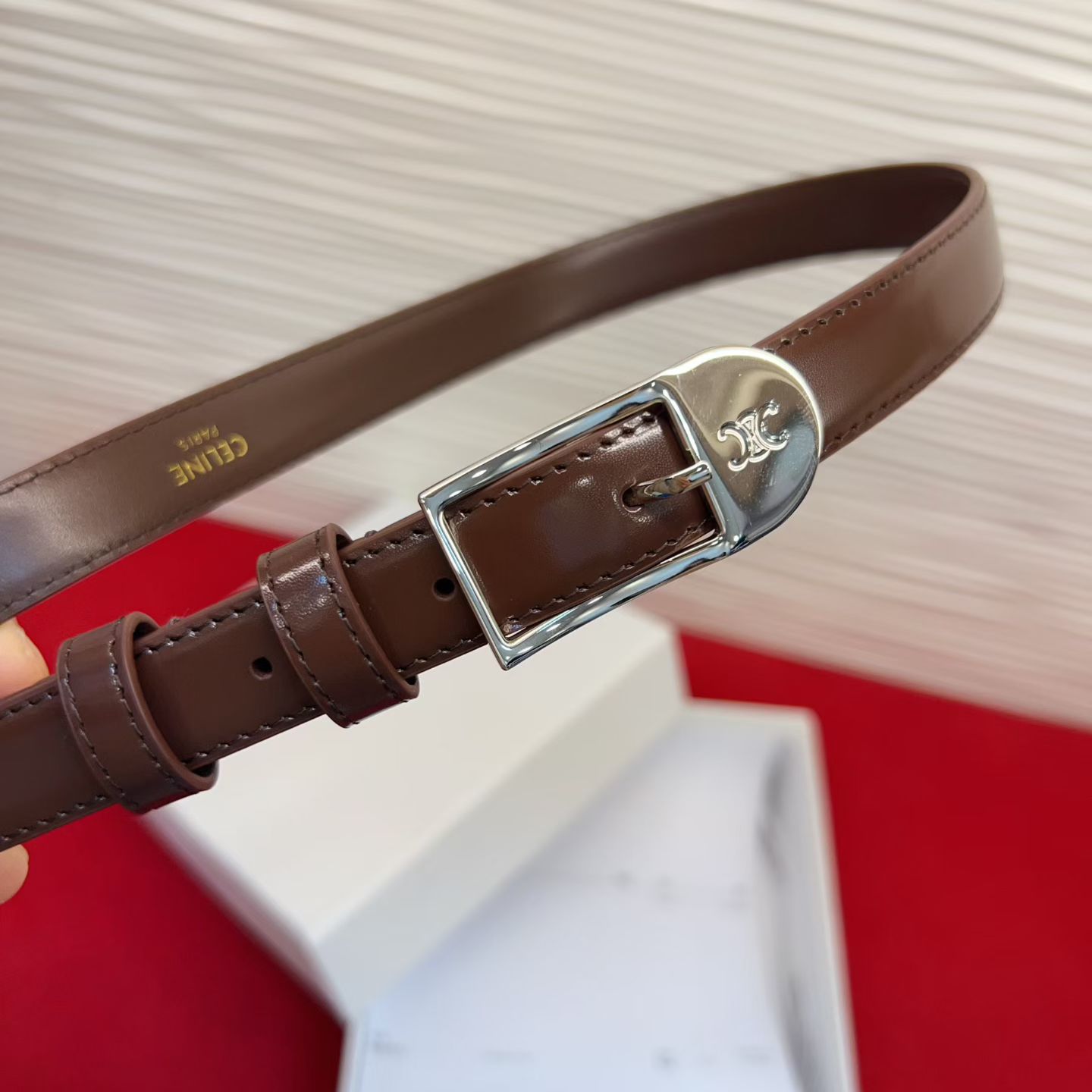 赛琳女装原单新款宽度:1.8cm精品凯旋门铜扣，正品复刻进口精选优质头层小牛皮，全粒面小牛皮，正版烫金l