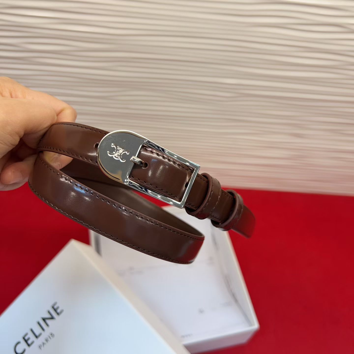 赛琳女装原单新款宽度:1.8cm精品凯旋门铜扣，正品复刻进口精选优质头层小牛皮，全粒面小牛皮，正版烫金l