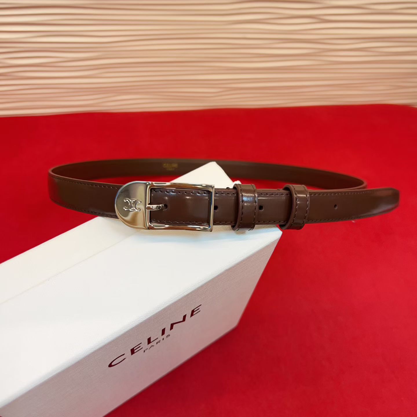 赛琳女装原单新款宽度:1.8cm精品凯旋门铜扣，正品复刻进口精选优质头层小牛皮，全粒面小牛皮，正版烫金l