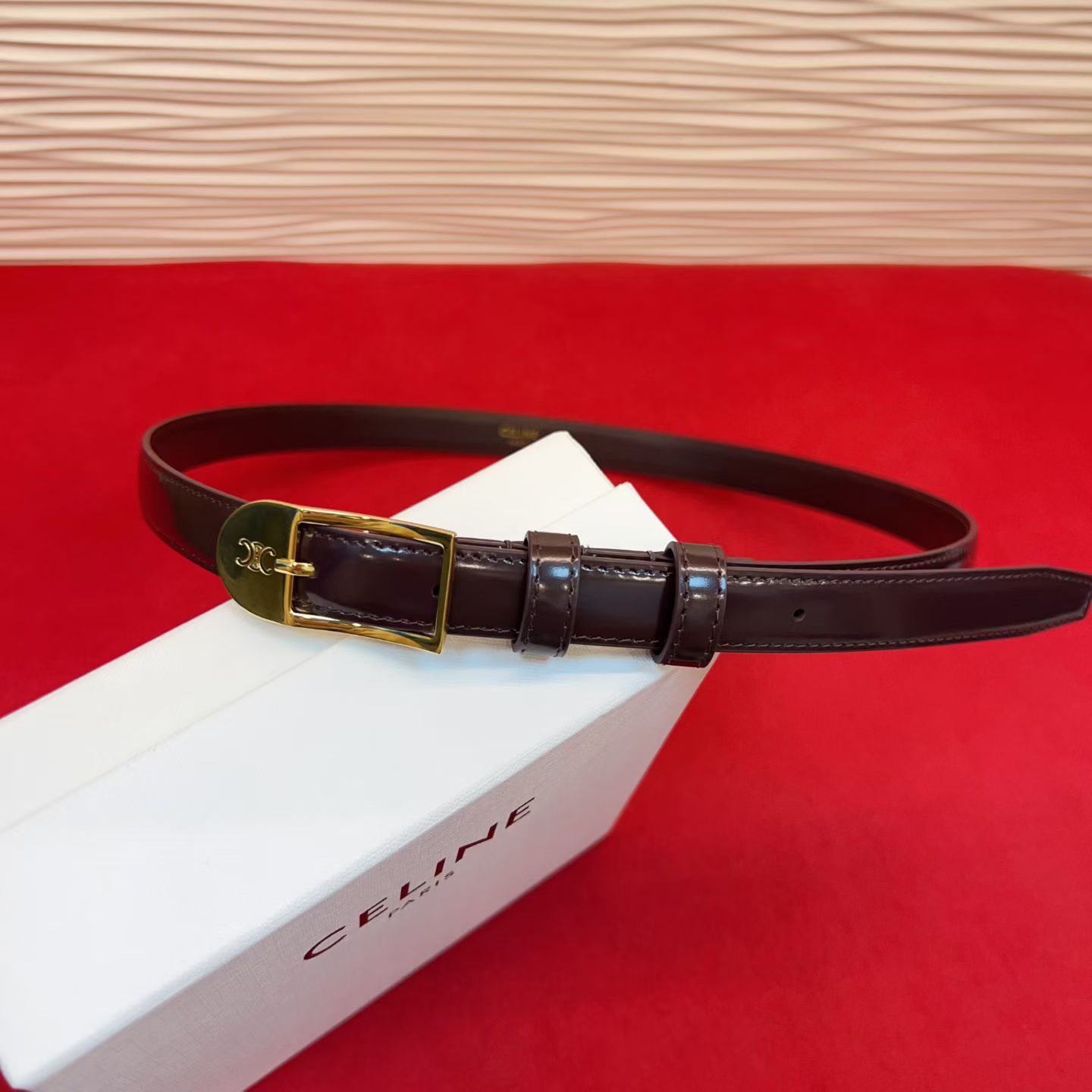 赛琳女装原单新款宽度:1.8cm精品凯旋门铜扣，正品复刻进口精选优质头层小牛皮，全粒面小牛皮，正版烫金l