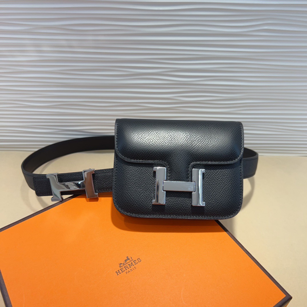 kelly一直是时尚圈的热宠元素，各路达人都很爱！全套标配包装齐全，这货目前市面连个仿货的影子都木有‼️