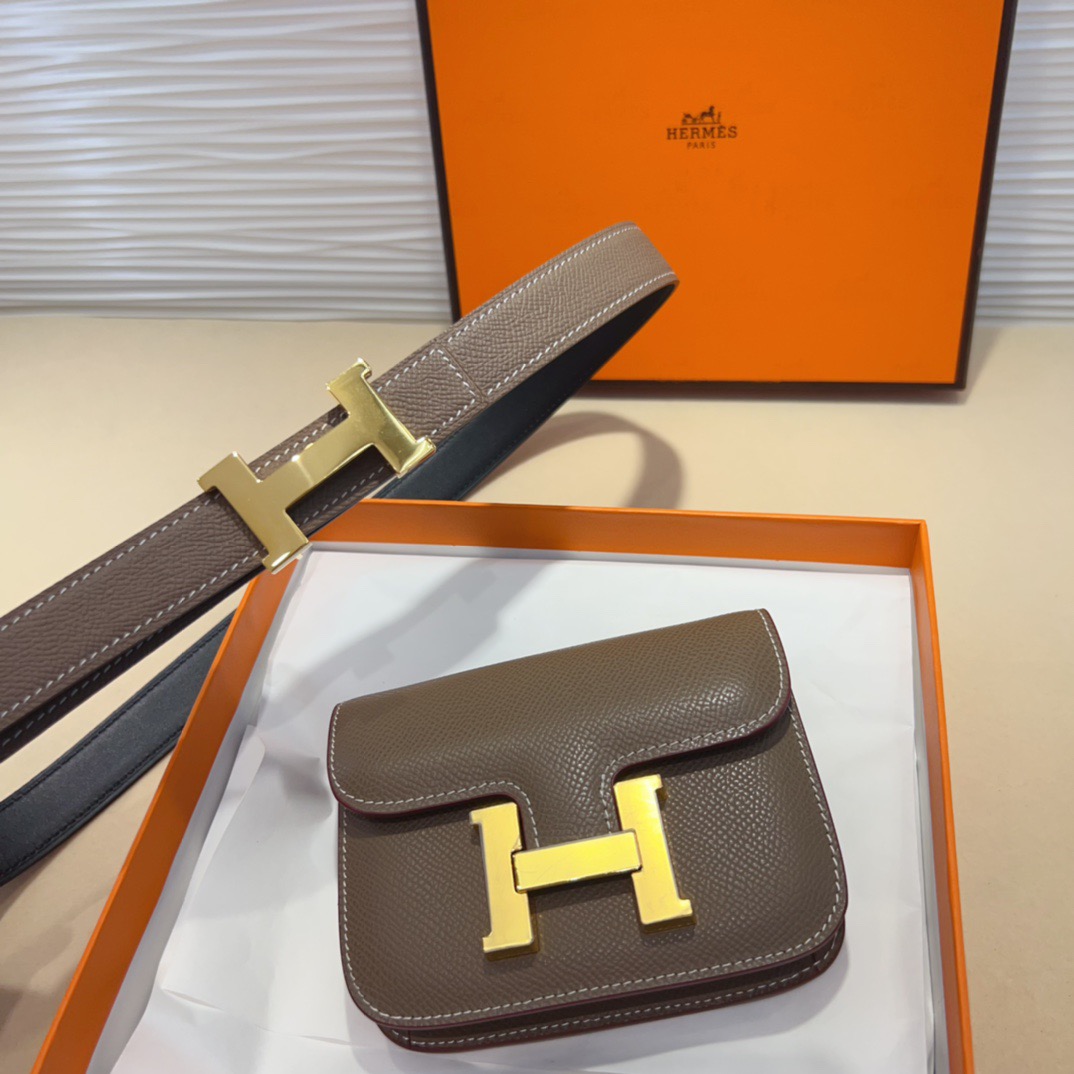 kelly一直是时尚圈的热宠元素，各路达人都很爱！全套标配包装齐全，这货目前市面连个仿货的影子都木有‼️