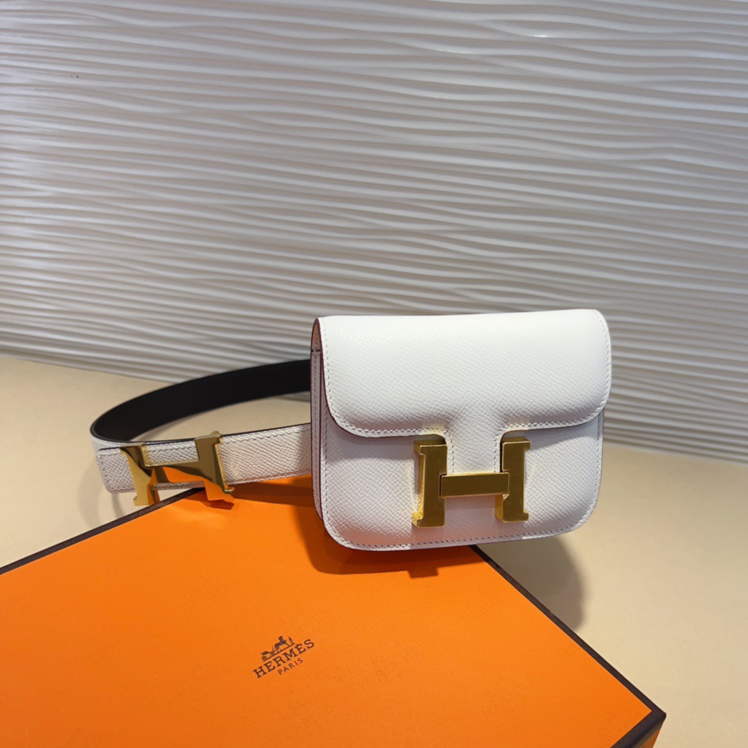 kelly一直是时尚圈的热宠元素，各路达人都很爱！全套标配包装齐全，这货目前市面连个仿货的影子都木有‼️