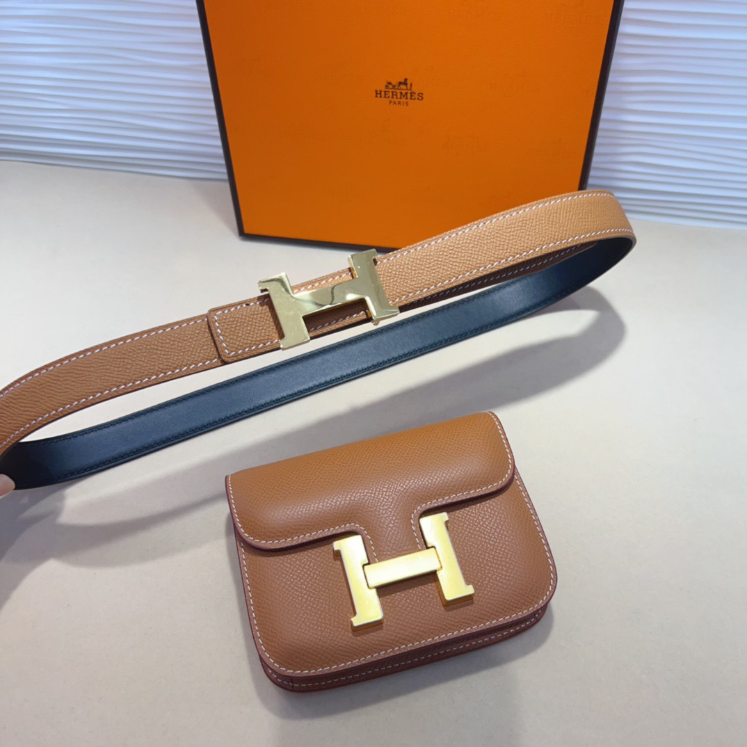 kelly一直是时尚圈的热宠元素，各路达人都很爱！全套标配包装齐全，这货目前市面连个仿货的影子都木有‼️