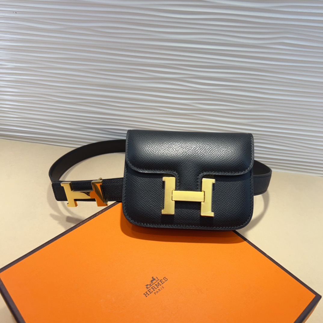 kelly一直是时尚圈的热宠元素，各路达人都很爱！全套标配包装齐全，这货目前市面连个仿货的影子都木有‼️