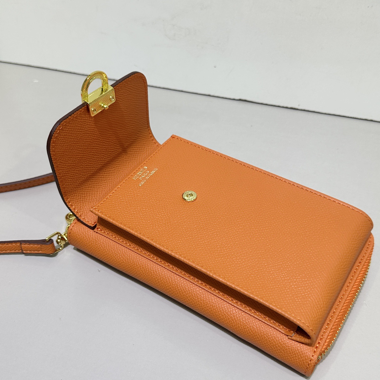 Hermes全皮手机包，钱包可手拎单肩斜挎，多功能肩带可拆卸，可以调节长短尺寸：11*5*19cm10个