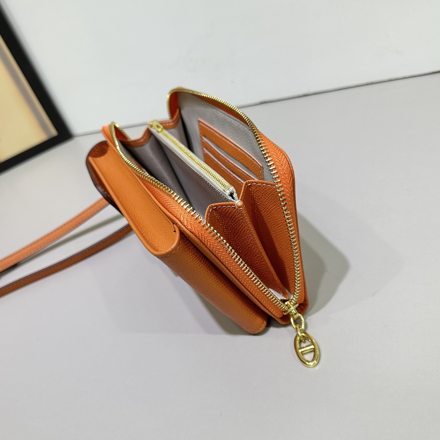 Hermes全皮手机包，钱包可手拎单肩斜挎，多功能肩带可拆卸，可以调节长短尺寸：11*5*19cm10个