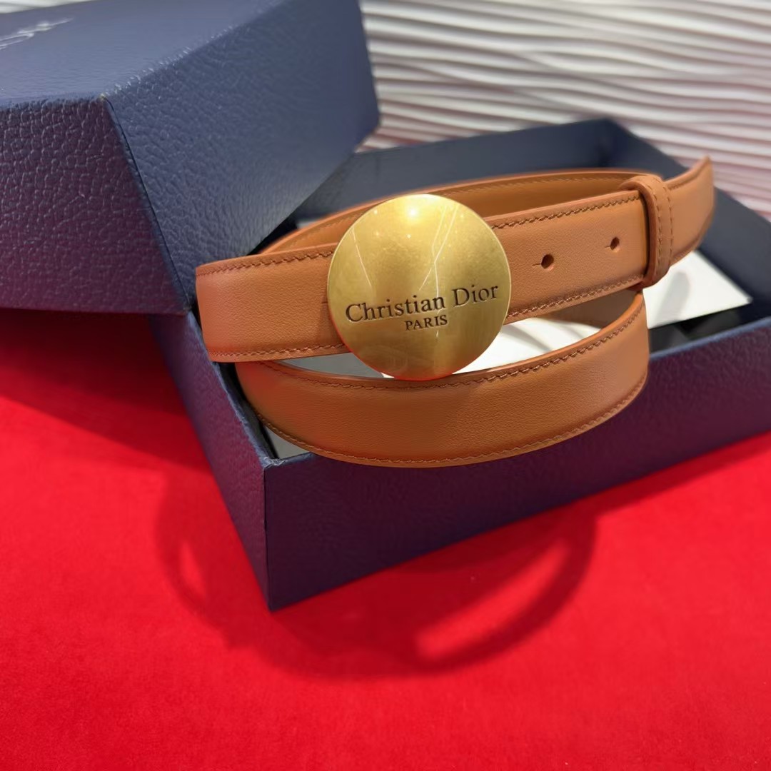 NO:741957,Original cowhide leather belt, fluorescent white slim version, can be matched with classic suit jackets and skirts, adding elegance. 2.5cm.75 to 100 euros, belts, skirts, jackets & coats, business suits, cowhide19860909原单 牛皮头层腰带 荧光白纤细版型,可搭配经典西装外套、裙装,增添高雅气质2.5Cm.75一100欧,皮带,skirts,jackets & coats,business suit,cowhide,Belt