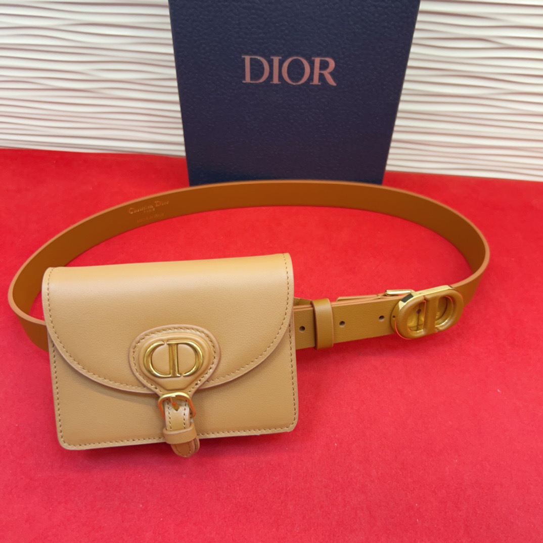 NO:741944,Original dior waist bag buckle in gold color, decorated with *christian Dior PARIS* logo on the inside, glossy gold finish metal details, belt 2.0cm boutique. Bag size 13Cm*11Cm, belt, dior19860909原单 d ior腰包扣金色 内侧饰以*christian Dior PARIS*标志 富有光泽的金色饰面金属细节、皮带2.0cm精品.包规格13Cm*11Cm,皮带,dior,Belt