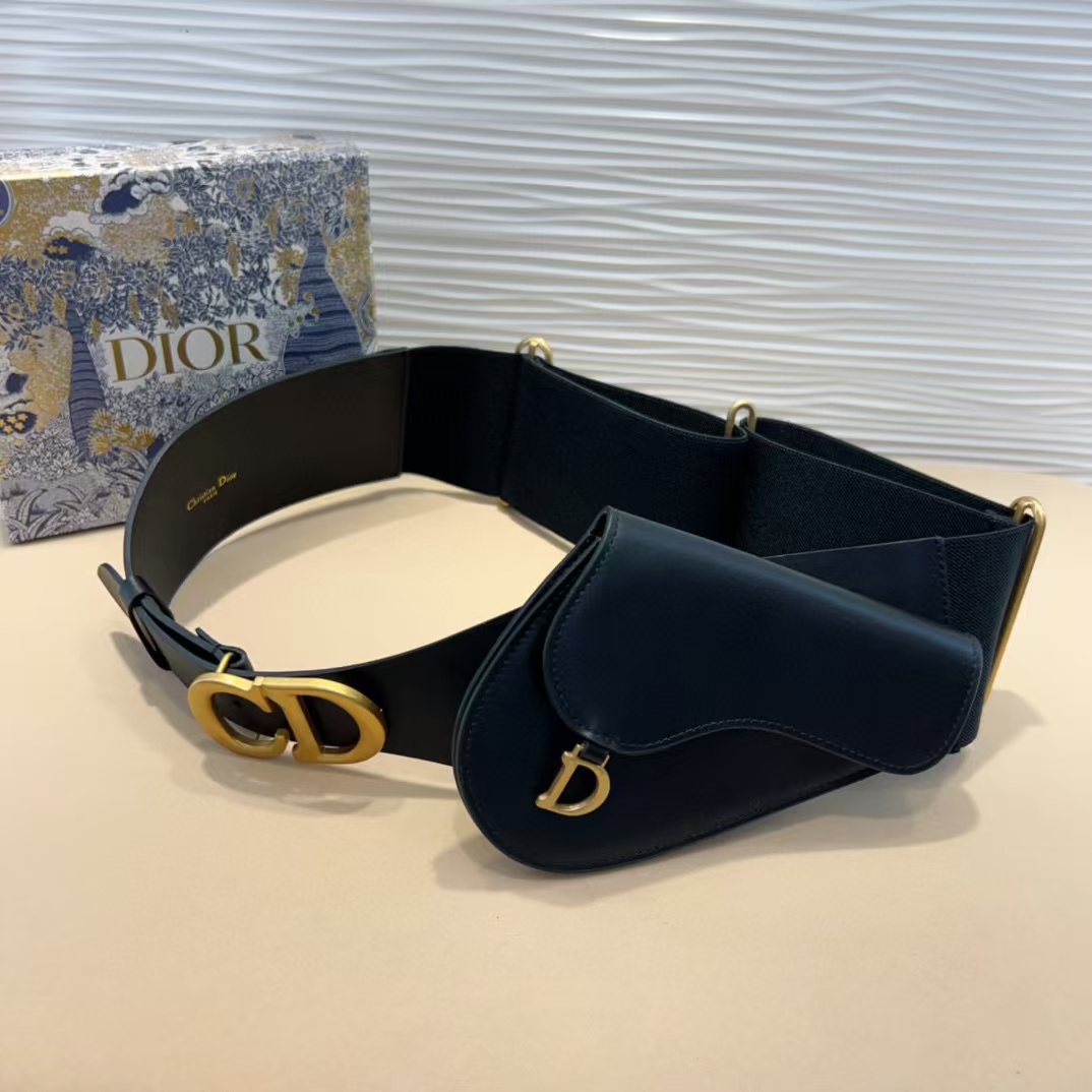 NO:741951,Original order, popular belt. The classic saddle line can be seen at a glance that it is produced by Dior. It can be paired with T-shirts and dresses. The upper body can be salty or sweet. It is very high-end for the street ~ it is completely responsible for the appearance of the shape, easily improving the overall fashion. A must-have for lazy people. One size fits all, belts, dior, skirts, tees, t-shirts19860909原单 爆款腰带 经典的马鞍线条一眼就能看出是Dior出品 搭配T恤连衣裙都可以 上身可盐可甜 街头又很高级～完全是造型的颜值担当,轻而易举地提升整体时髦度 懒人精致必备.均码,皮带,dior,skirts,tees，t-shirt,Belt