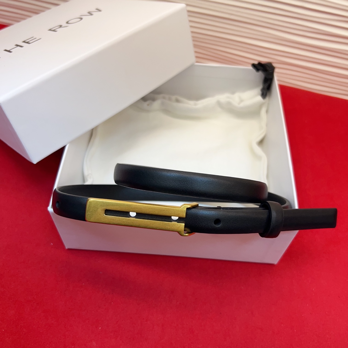 NO:741987,Original order Therow Classic series, simple and exquisite hardware, matched with imported cowhide, ordinary and versatile, very inconspicuous and hard to fault, it is the finishing touch when paired with 1.5Cm.75-95, belt, cowhide19860909原单 Therow Classic 系列,简约 精致五金,搭配进口牛皮,平平无奇很百搭,很不起眼又挑不出毛病,配了就是点睛之笔1.5Cm.75一95,皮带,cowhide,Belt