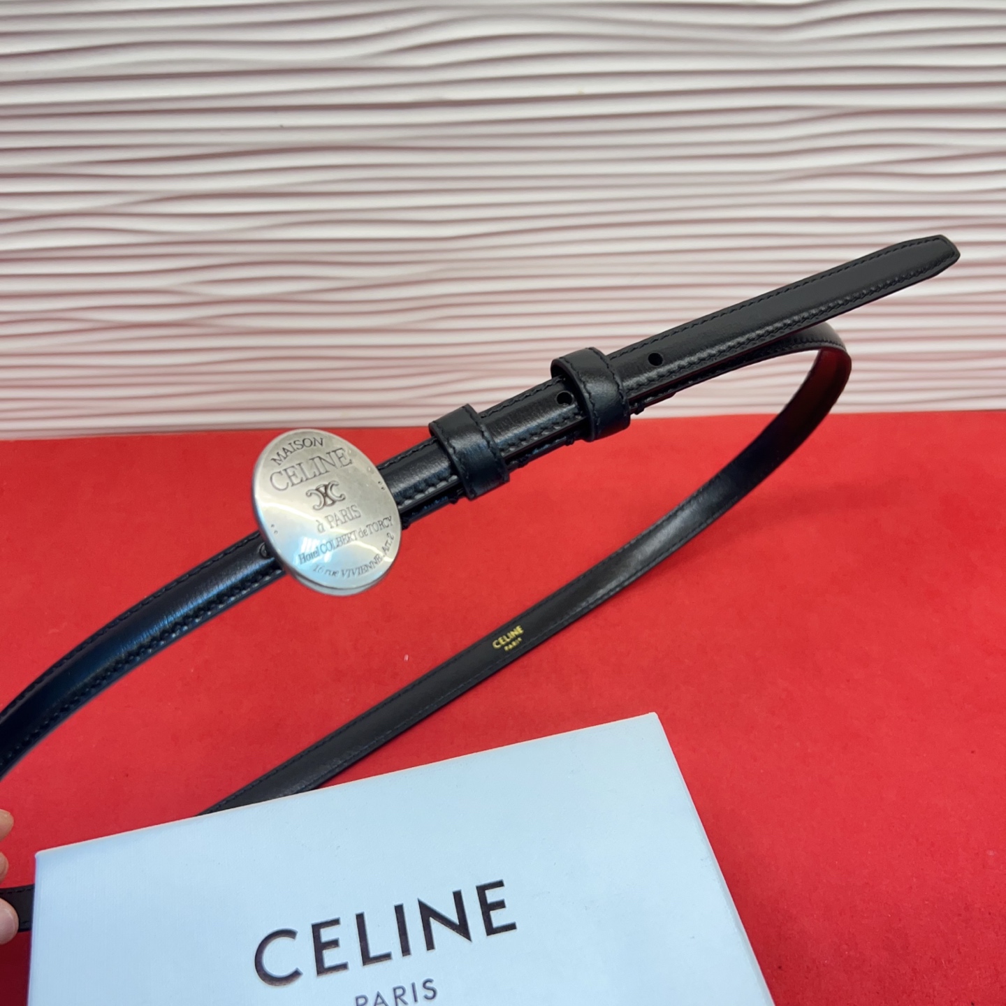 TEEN TRIOMPHE腰带荧光白纤细版型，可搭配经典西装外套、裙装，增添高雅气质1.3Cm。75一1