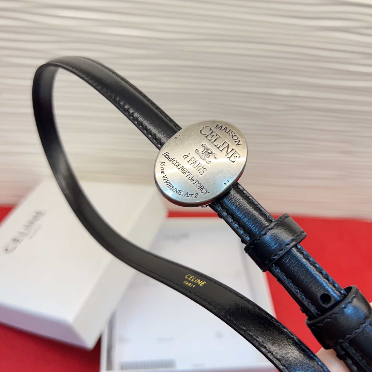 TEEN TRIOMPHE腰带荧光白纤细版型，可搭配经典西装外套、裙装，增添高雅气质1.3Cm。75一1