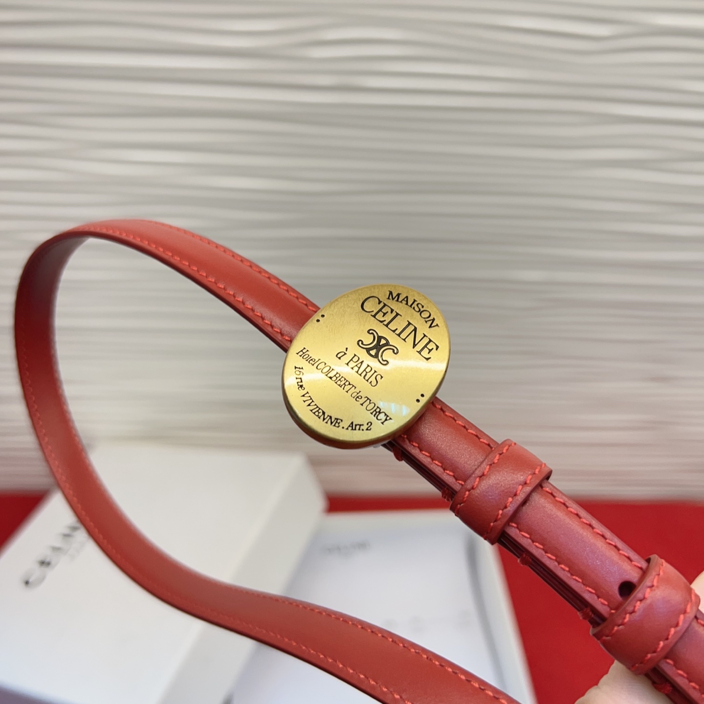 TEEN TRIOMPHE腰带荧光白纤细版型，可搭配经典西装外套、裙装，增添高雅气质1.3Cm。75一1