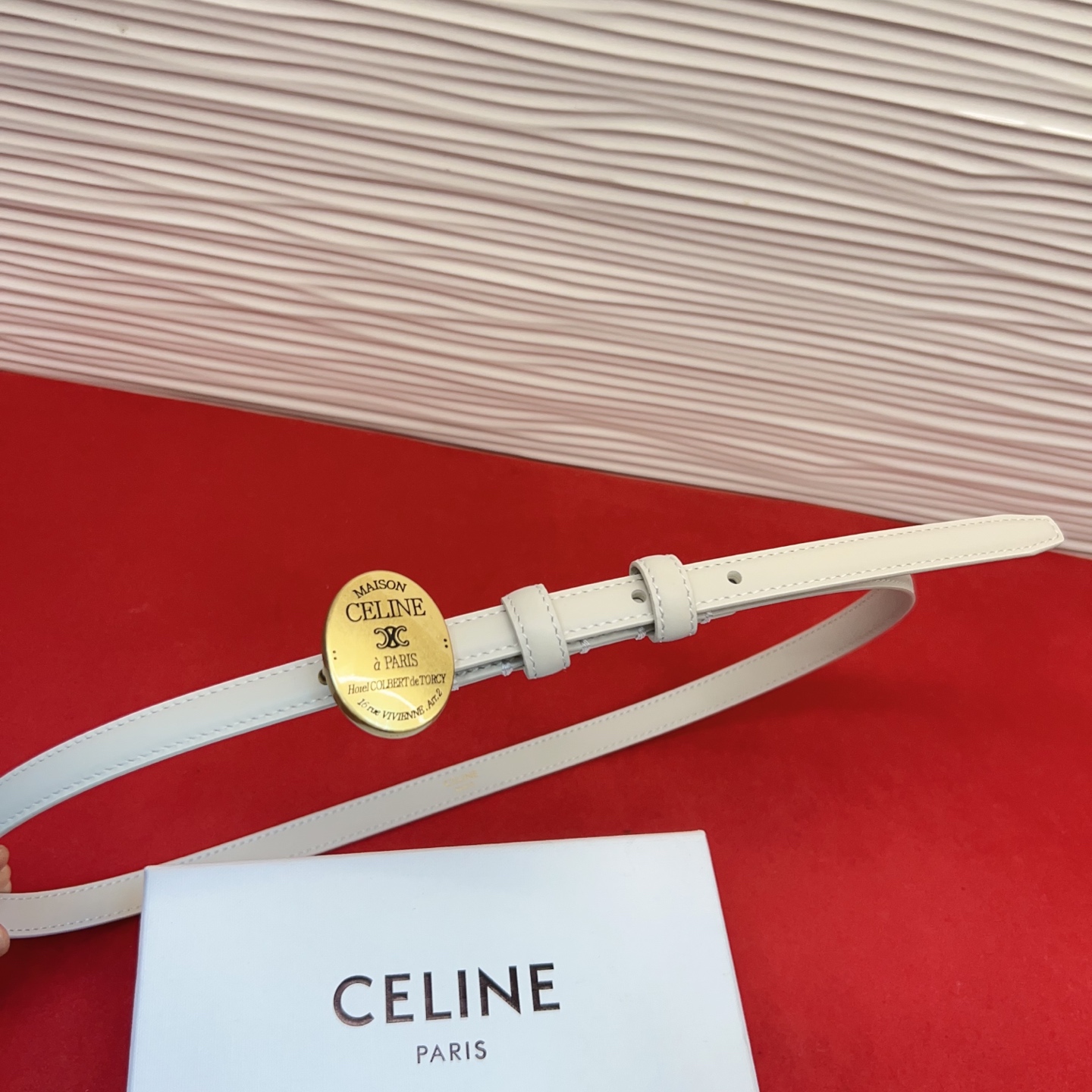 TEEN TRIOMPHE腰带荧光白纤细版型，可搭配经典西装外套、裙装，增添高雅气质1.3Cm。75一1