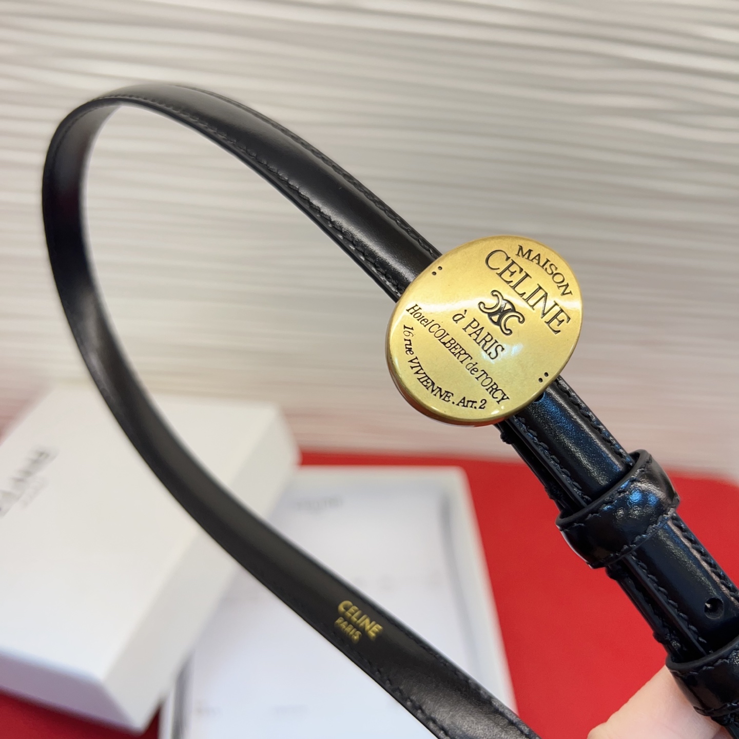 TEEN TRIOMPHE腰带荧光白纤细版型，可搭配经典西装外套、裙装，增添高雅气质1.3Cm。75一1