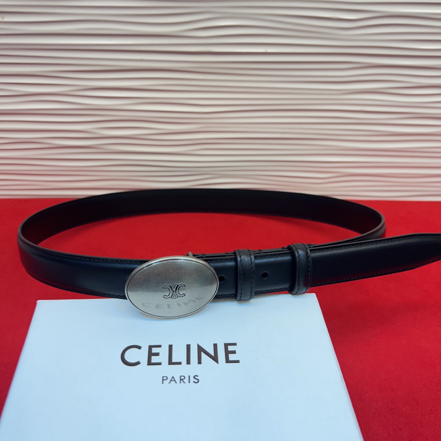 TEEN TRIOMPHE腰带荧光白纤细版型，可搭配经典西装外套、裙装，增添高雅气质2.5Cm。75一1