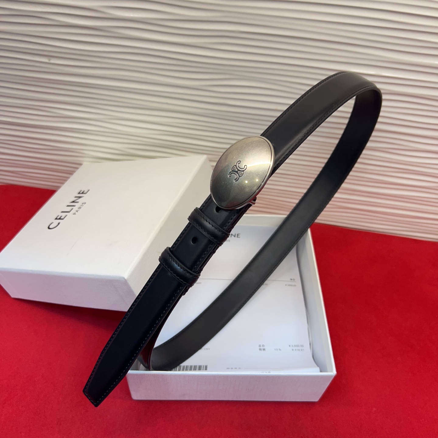 TEEN TRIOMPHE腰带荧光白纤细版型，可搭配经典西装外套、裙装，增添高雅气质2.5Cm。75一1