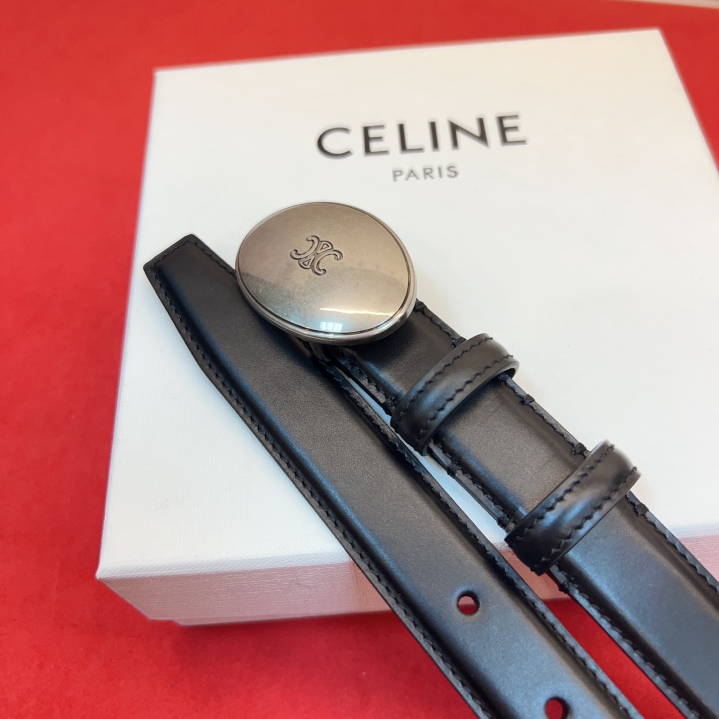 TEEN TRIOMPHE腰带荧光白纤细版型，可搭配经典西装外套、裙装，增添高雅气质2.5Cm。75一1