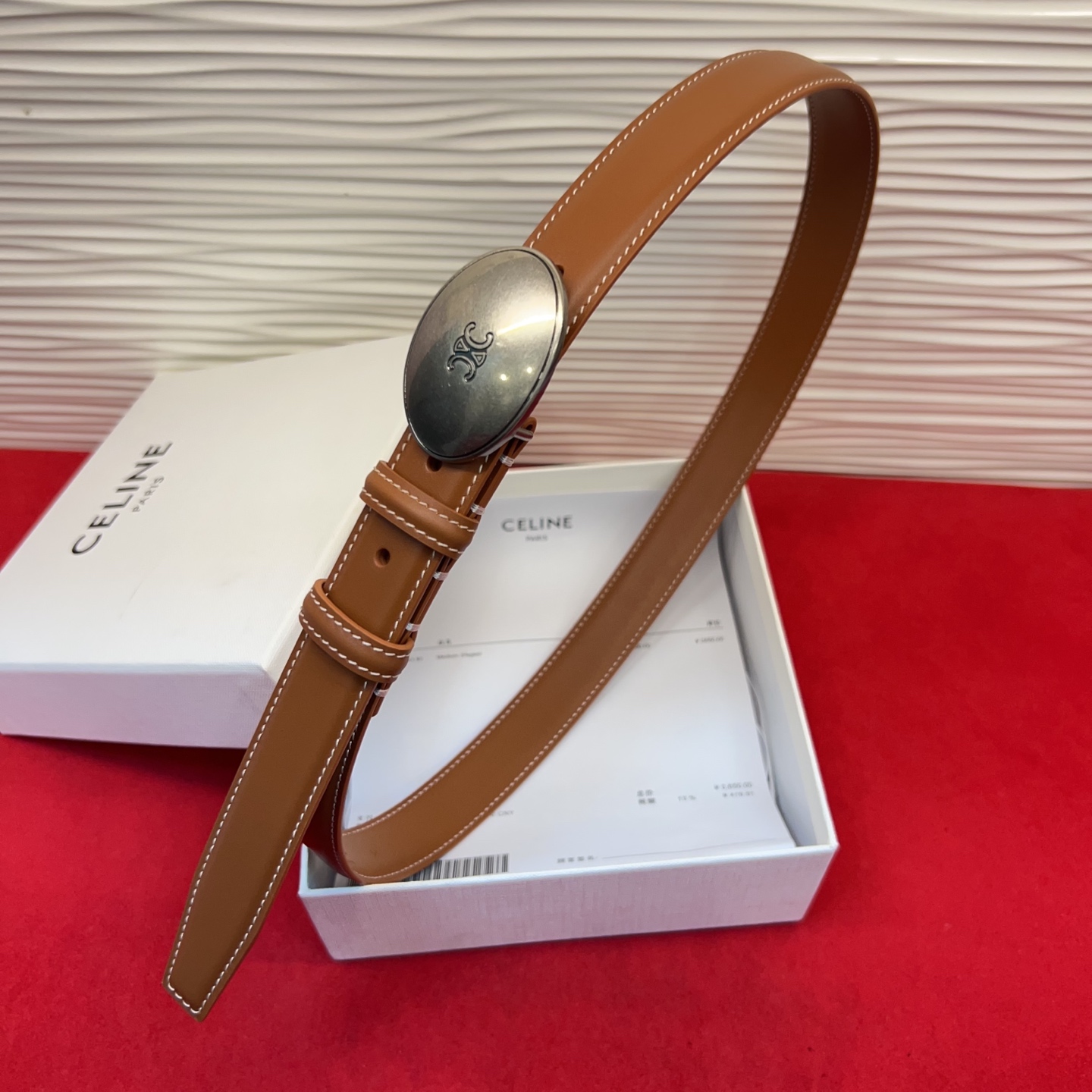 TEEN TRIOMPHE腰带荧光白纤细版型，可搭配经典西装外套、裙装，增添高雅气质2.5Cm。75一1