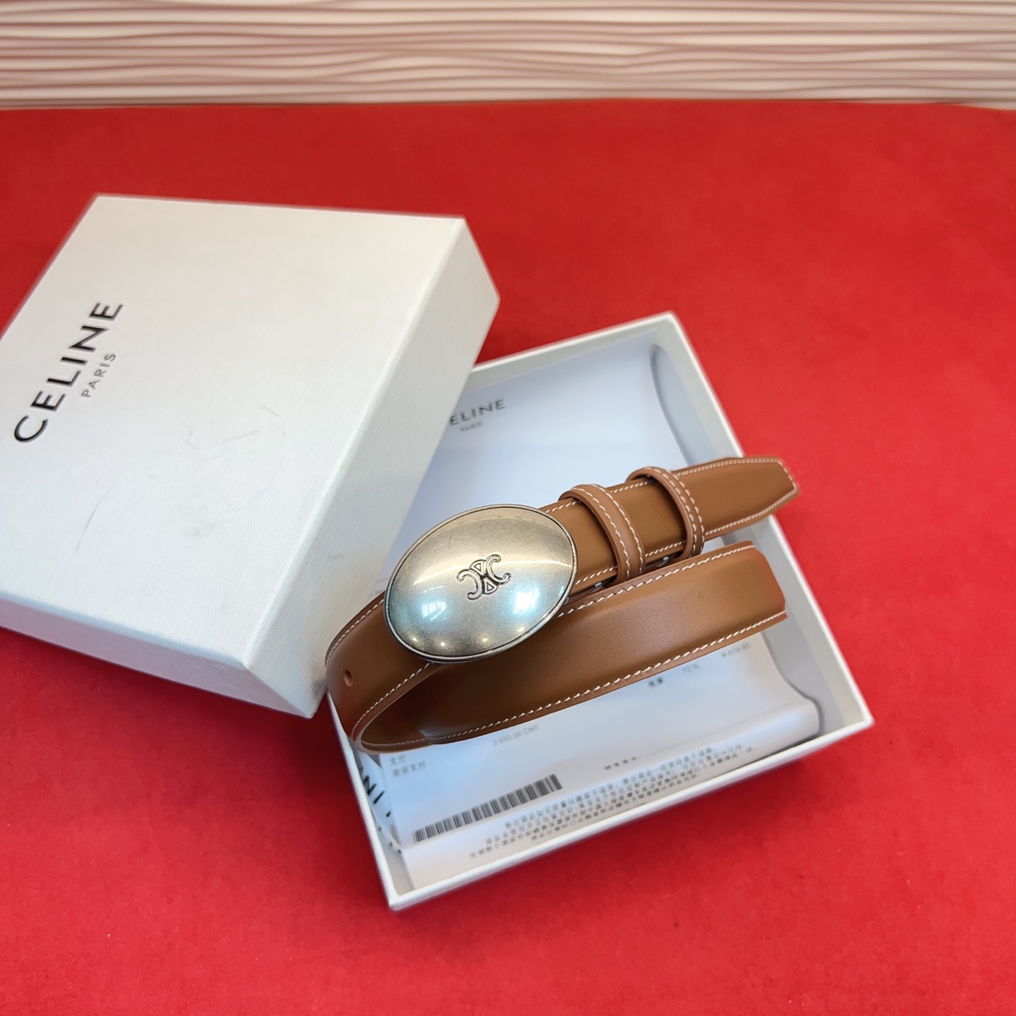 TEEN TRIOMPHE腰带荧光白纤细版型，可搭配经典西装外套、裙装，增添高雅气质2.5Cm。75一1