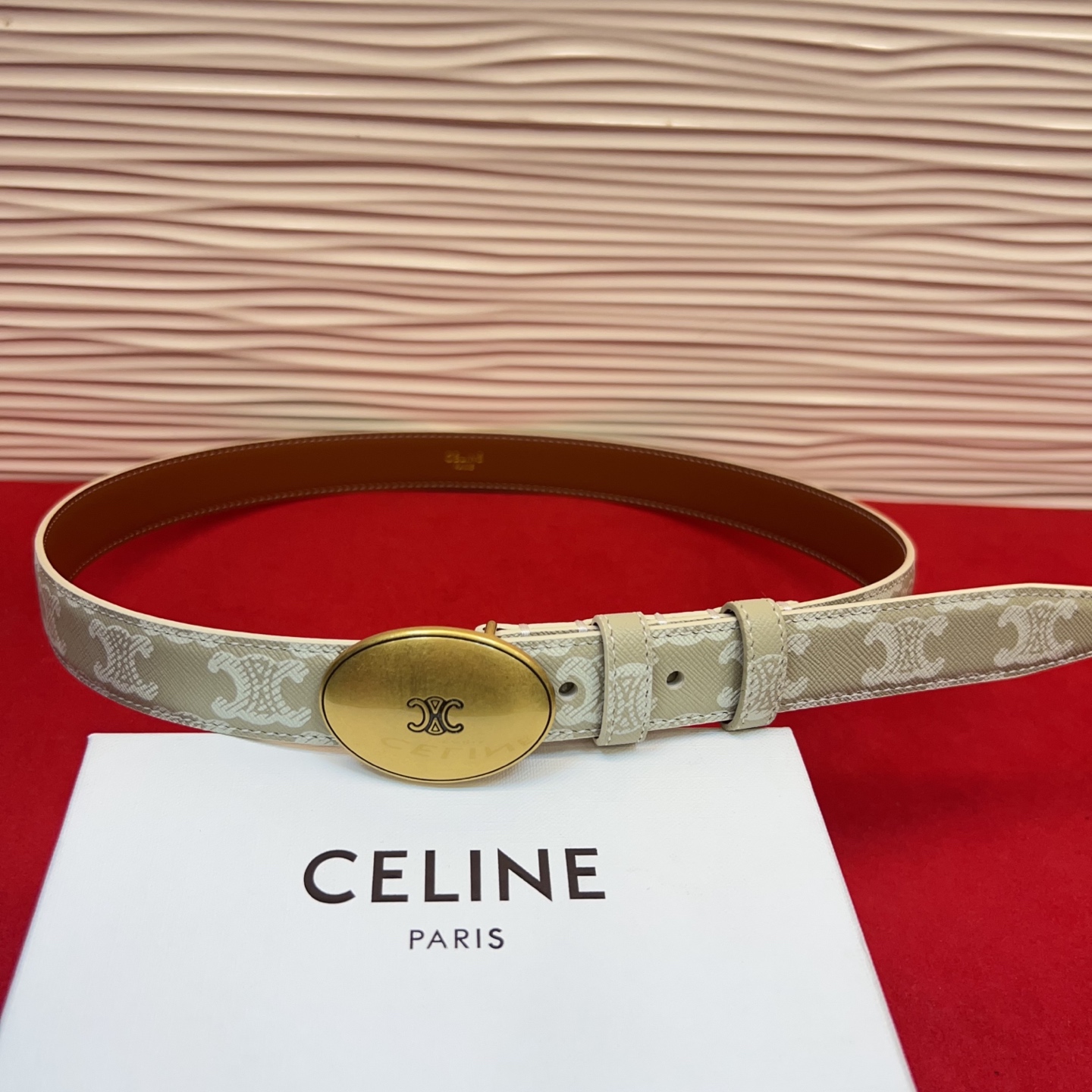 TEEN TRIOMPHE腰带荧光白纤细版型，可搭配经典西装外套、裙装，增添高雅气质2.5Cm。75一1