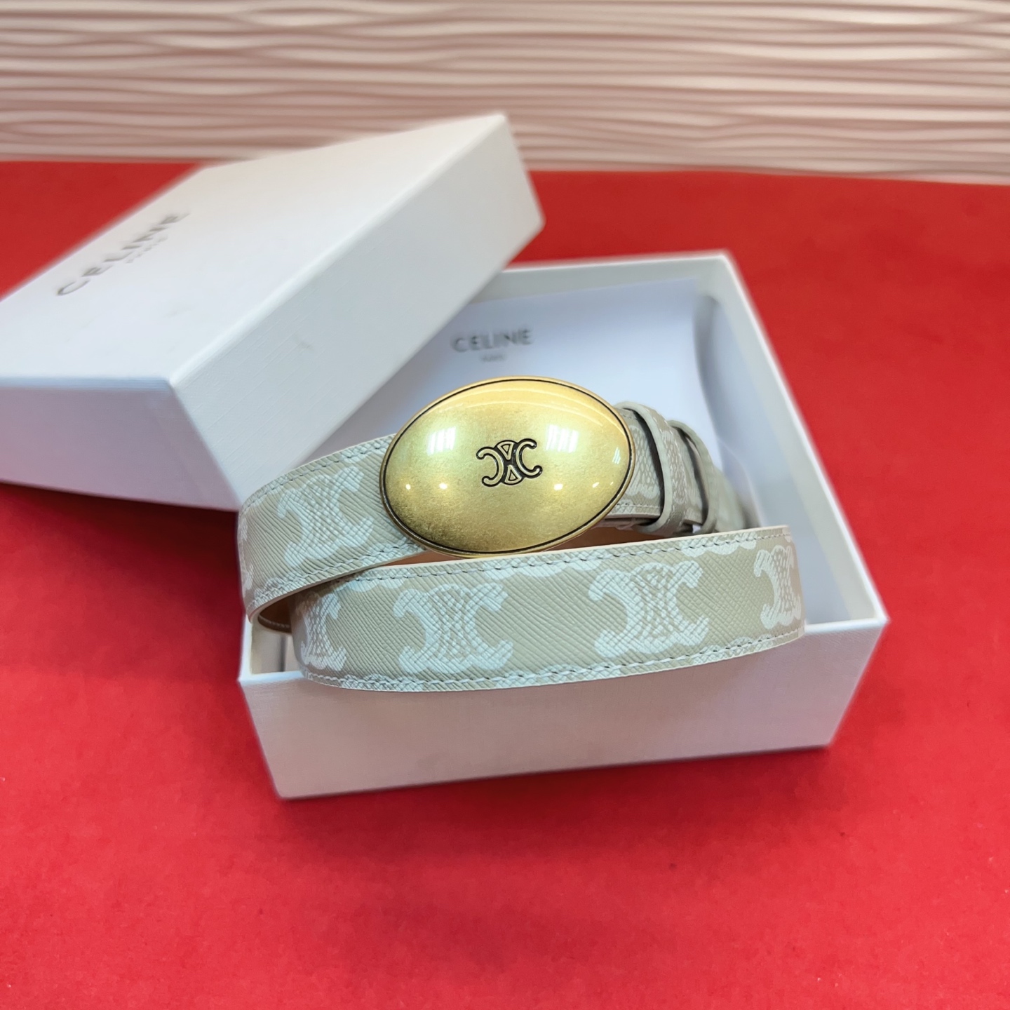 TEEN TRIOMPHE腰带荧光白纤细版型，可搭配经典西装外套、裙装，增添高雅气质2.5Cm。75一1