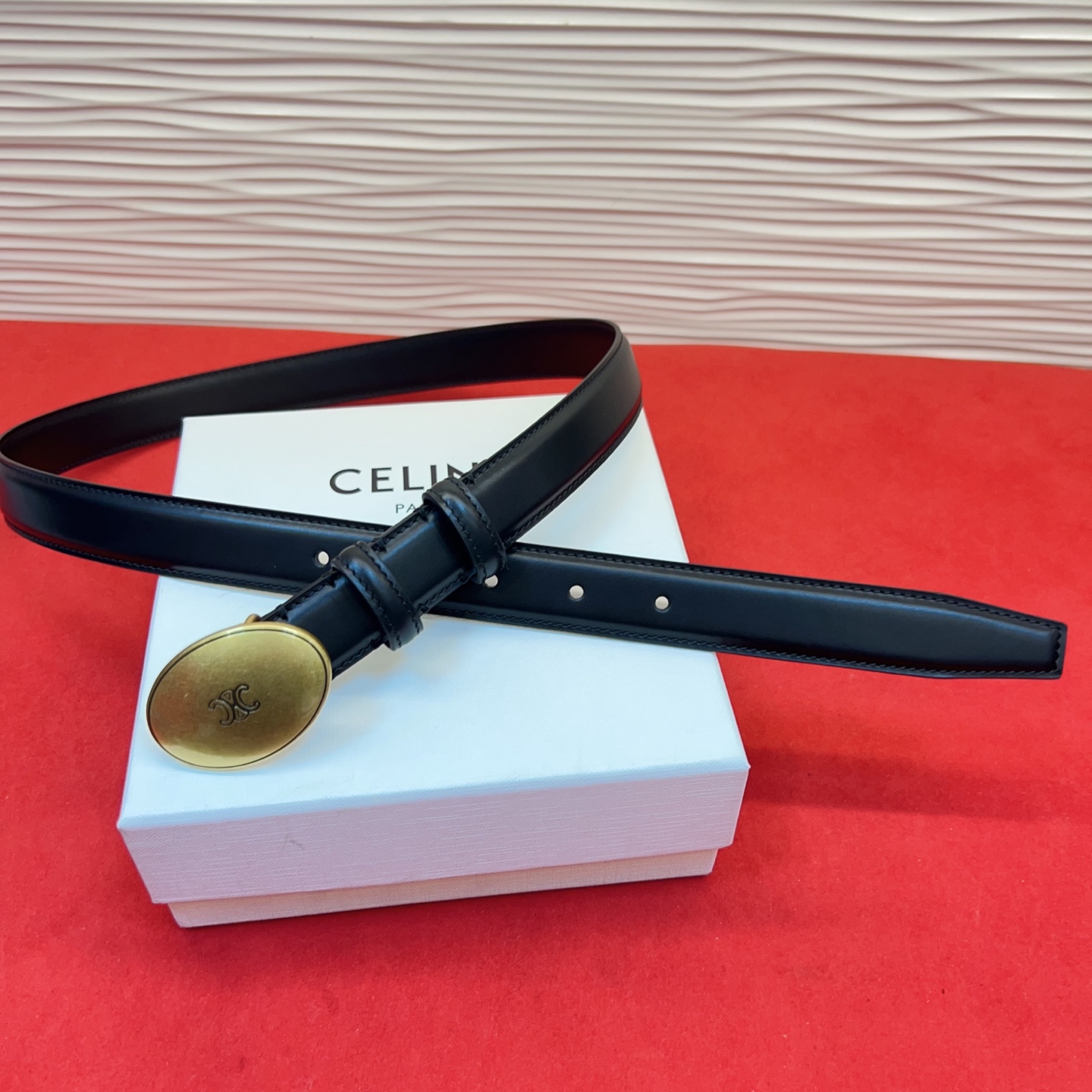 TEEN TRIOMPHE腰带荧光白纤细版型，可搭配经典西装外套、裙装，增添高雅气质2.5Cm。75一1