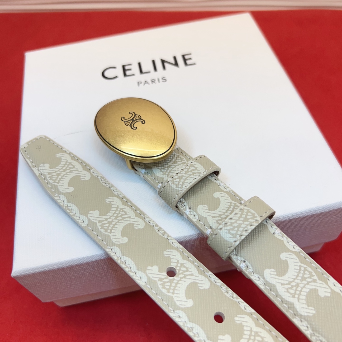 TEEN TRIOMPHE腰带荧光白纤细版型，可搭配经典西装外套、裙装，增添高雅气质2.5Cm。75一1