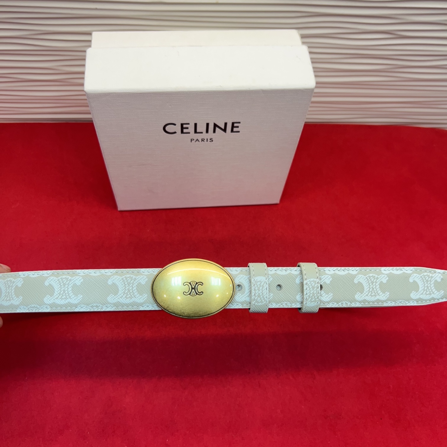 TEEN TRIOMPHE腰带荧光白纤细版型，可搭配经典西装外套、裙装，增添高雅气质2.5Cm。75一1