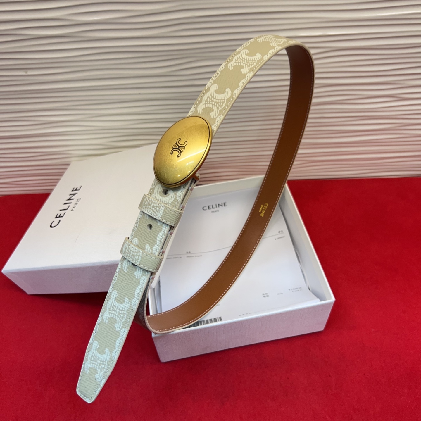 TEEN TRIOMPHE腰带荧光白纤细版型，可搭配经典西装外套、裙装，增添高雅气质2.5Cm。75一1