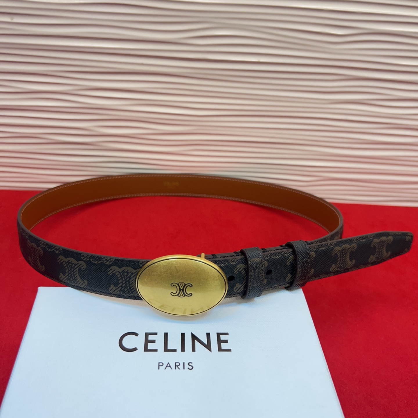 TEEN TRIOMPHE腰带荧光白纤细版型，可搭配经典西装外套、裙装，增添高雅气质2.5Cm。75一1