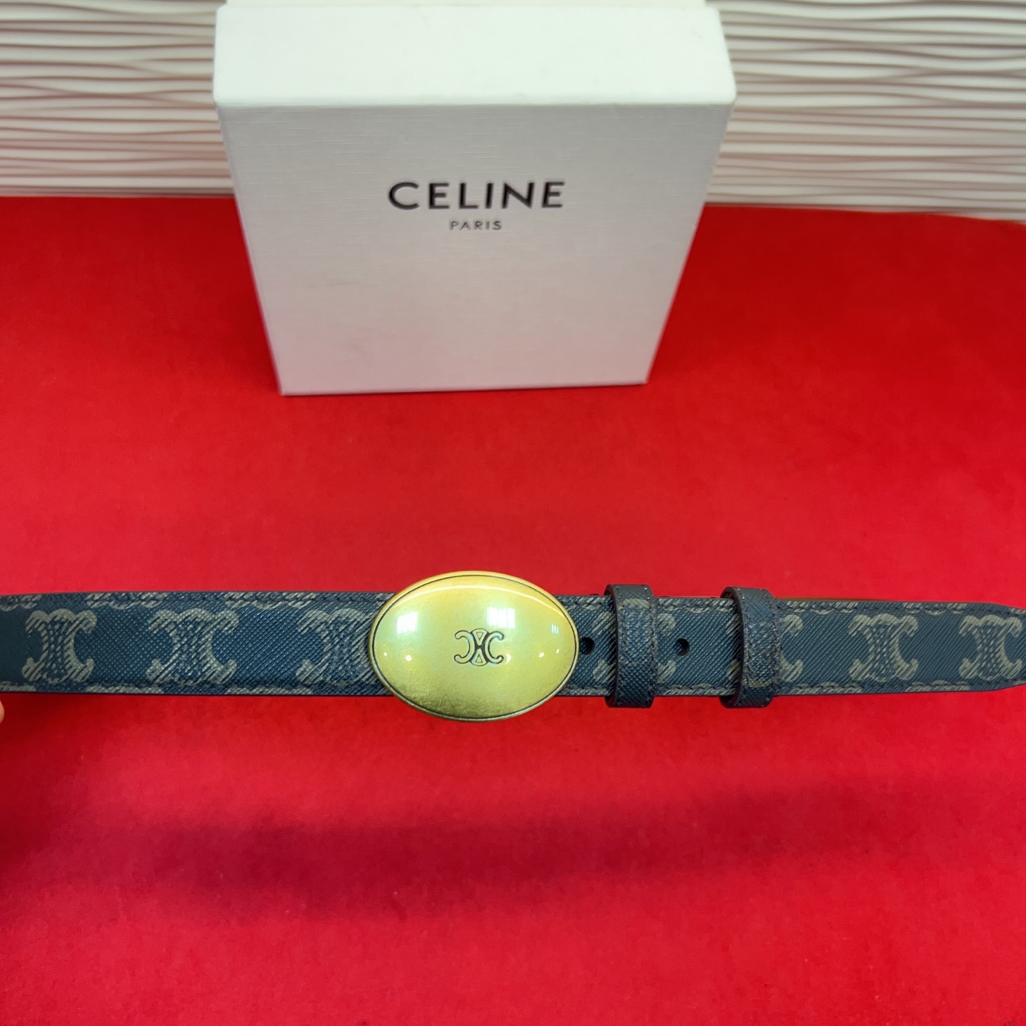 TEEN TRIOMPHE腰带荧光白纤细版型，可搭配经典西装外套、裙装，增添高雅气质2.5Cm。75一1