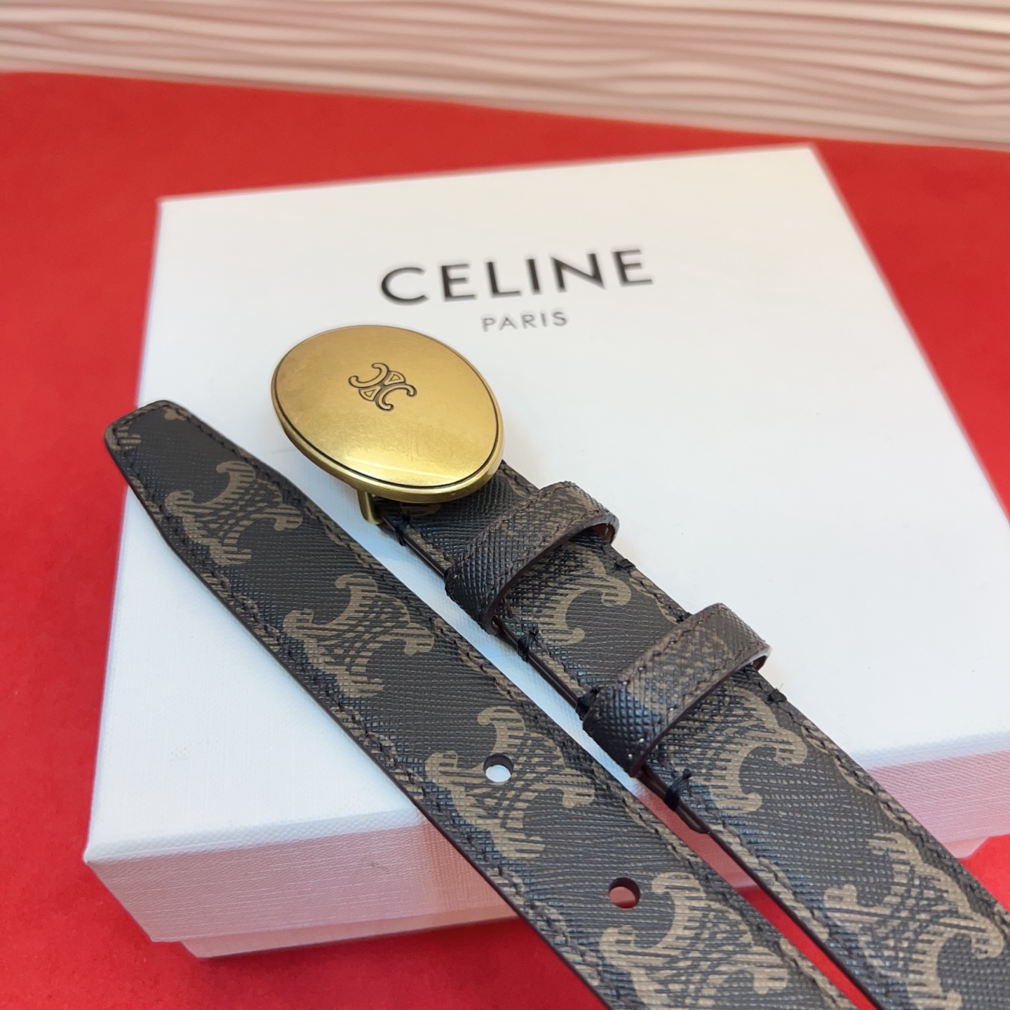 TEEN TRIOMPHE腰带荧光白纤细版型，可搭配经典西装外套、裙装，增添高雅气质2.5Cm。75一1