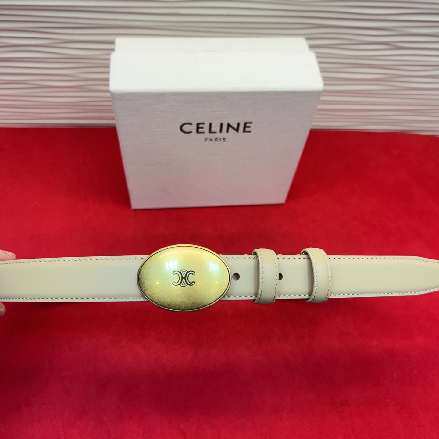 TEEN TRIOMPHE腰带荧光白纤细版型，可搭配经典西装外套、裙装，增添高雅气质2.5Cm。75一1