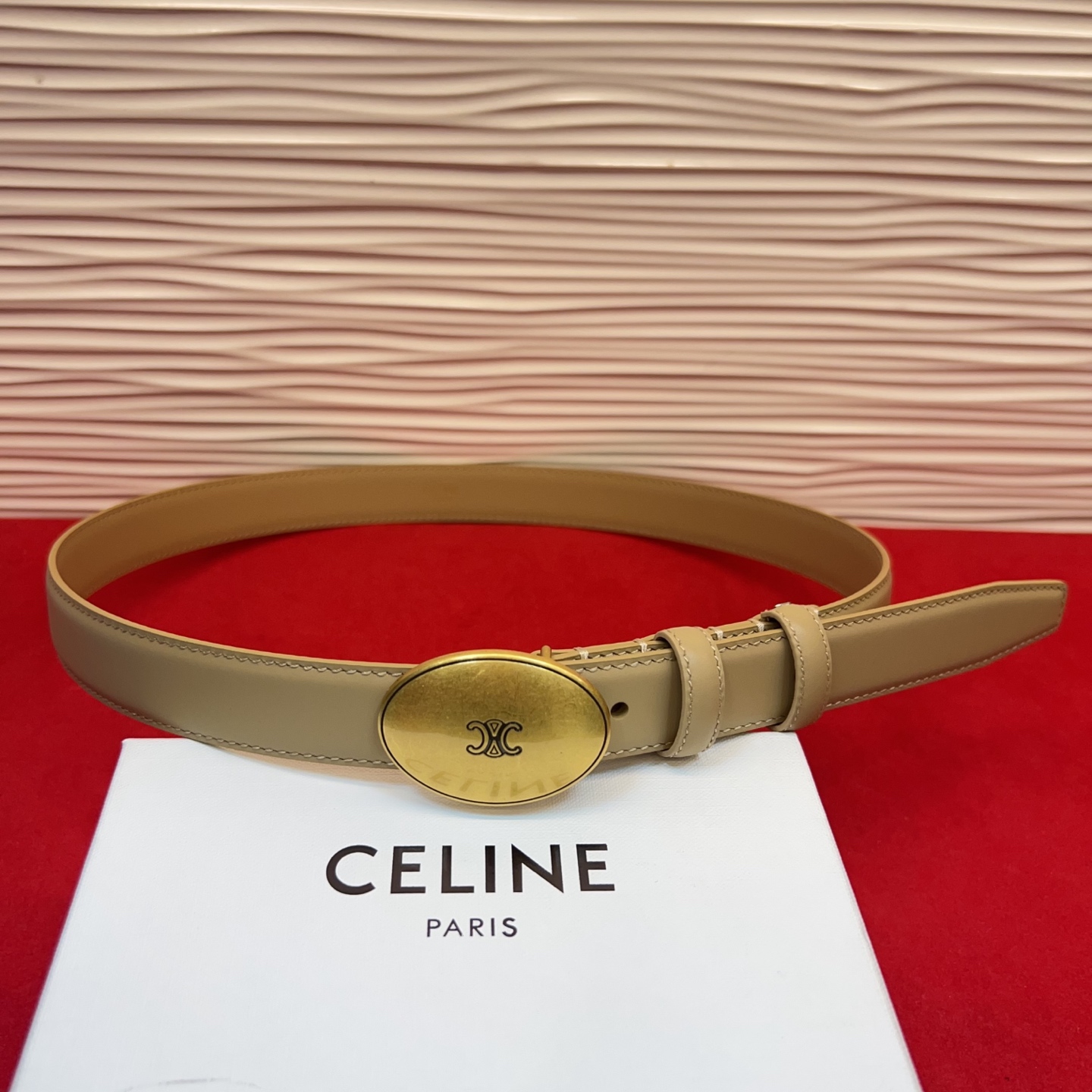 TEEN TRIOMPHE腰带荧光白纤细版型，可搭配经典西装外套、裙装，增添高雅气质2.5Cm。75一1