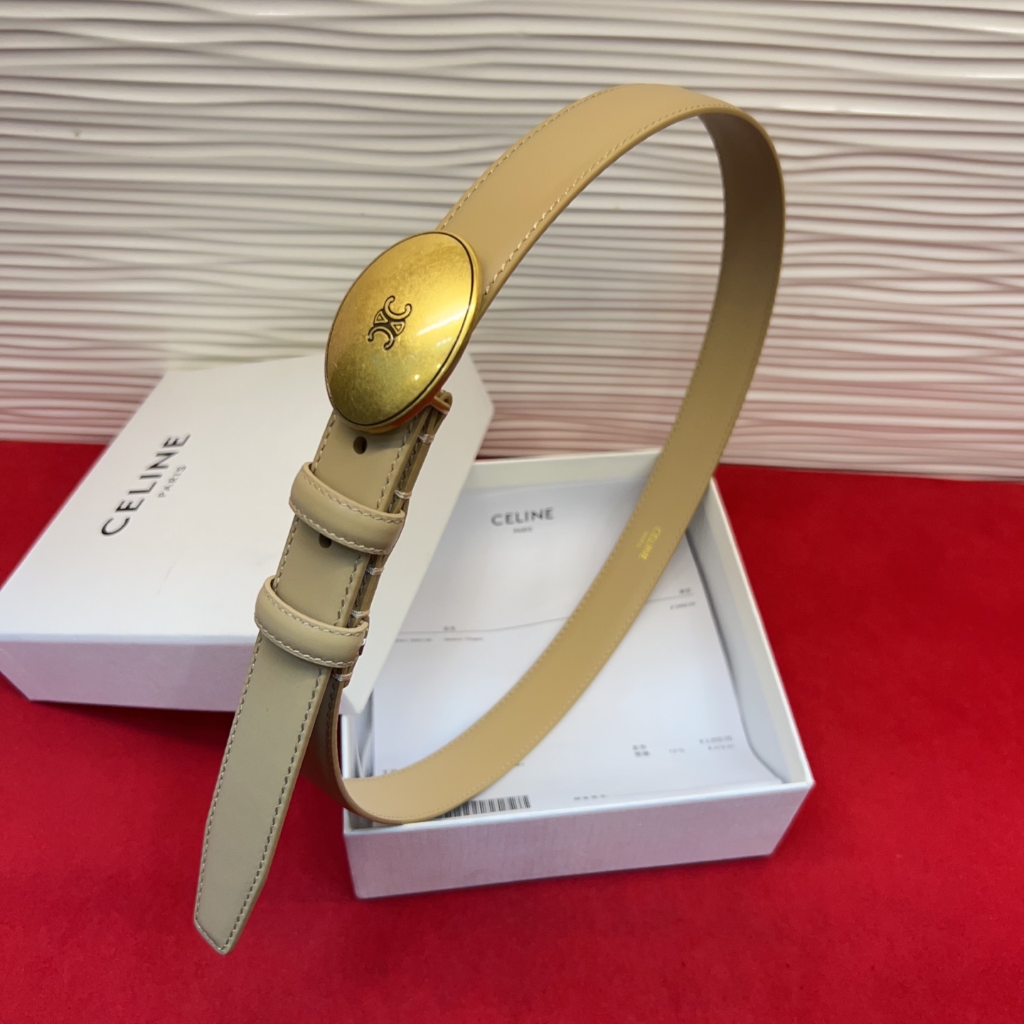 TEEN TRIOMPHE腰带荧光白纤细版型，可搭配经典西装外套、裙装，增添高雅气质2.5Cm。75一1