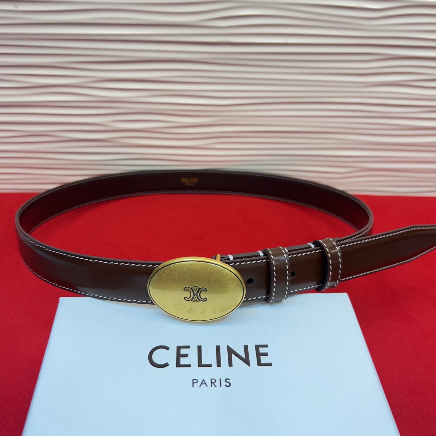 TEEN TRIOMPHE腰带荧光白纤细版型，可搭配经典西装外套、裙装，增添高雅气质2.5Cm。75一1